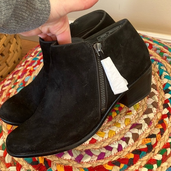 NWOT Vionic Serena Black Ankle Boots - Picture 4 of 6